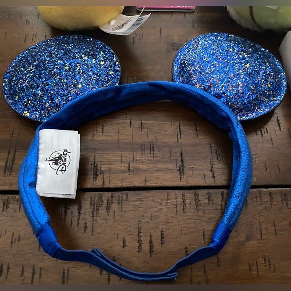 •DISNEY BUNDLE- 5 ITEMS• - Picture 7 of 13